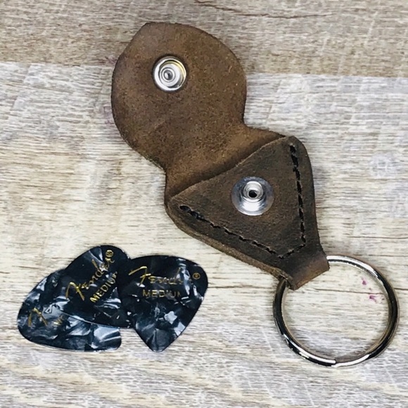 Leather Guitar Pick holder keychain smooth brown oil tan - Picture 6 of 7